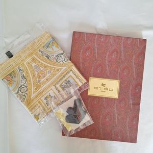 NEW ETRO Milano 100% silk scarf square gold and cream 35x35 inches Made in Italy